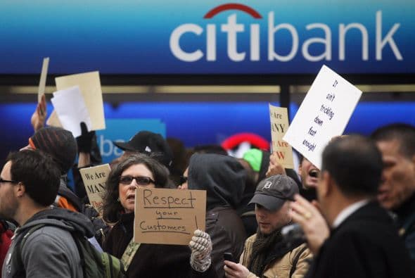 CITIGROUP " El que fuera el mayor banco en Estados Unidos también informó a principios de diciembre de este año que recortaría 4,500 puestos de trabajo en los próximos meses, frente a los 3 mil ya previstos un mes antes, como parte de sus esfuerzos para controlar sus gastos, informó en su momento la agencia EFE.
