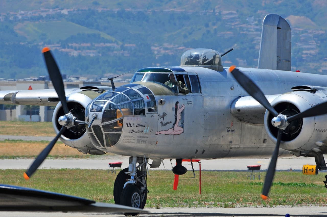 Bill Prosser, el organizador de la operación reconoció que las aeronaves no volaría tan rápido como los jets de la Fuerza Aerea durante el tributo que realizaron a los sanitarios a principios de mayo.