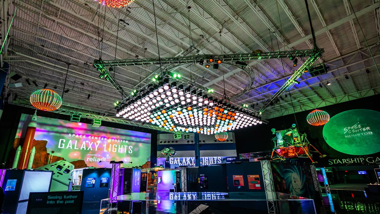 La Estación Espacial de Houston tendrá estas luces de navidad hasta el 3 de enero. En el recorrido, diferentes atracciones podrán ser disfrutadas por grandes y chicos.