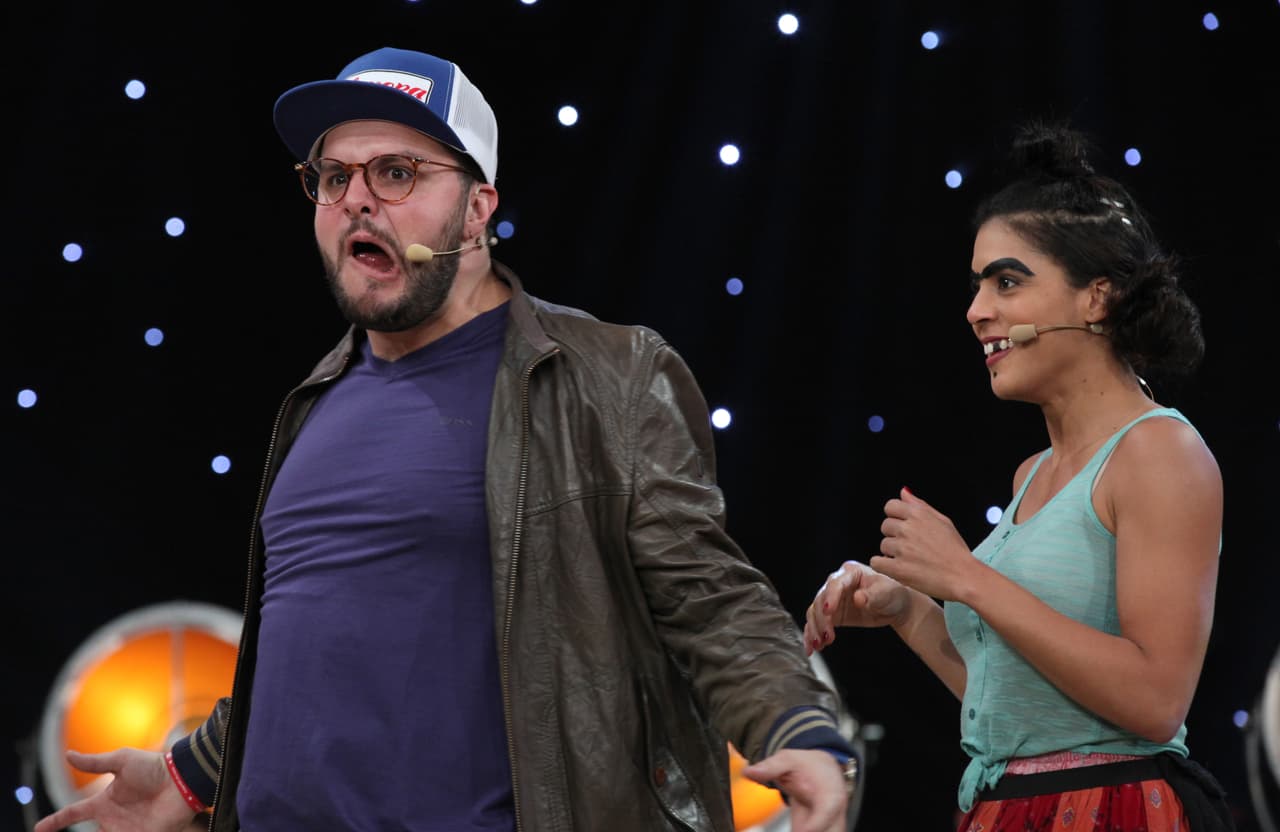 Les tocó 'El exorcista'. Y aunque los primeros intentaron interpretar hasta la escena en que la protagonista gira su cabeza, el resultado fue lamentable. Y bastante risible.