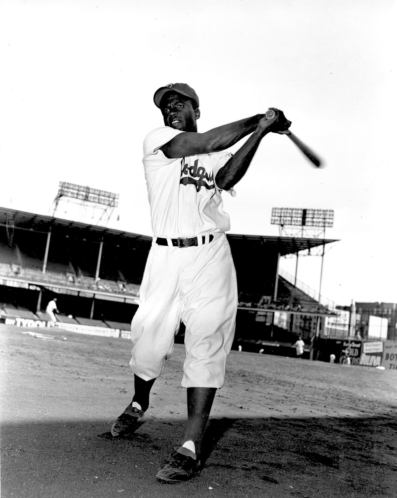 Y como todos saben en 1947 debutó con los Brooklyn Dodgers para convertirse en el primer beisbolista negro en MLB. Se retiró en 1956.