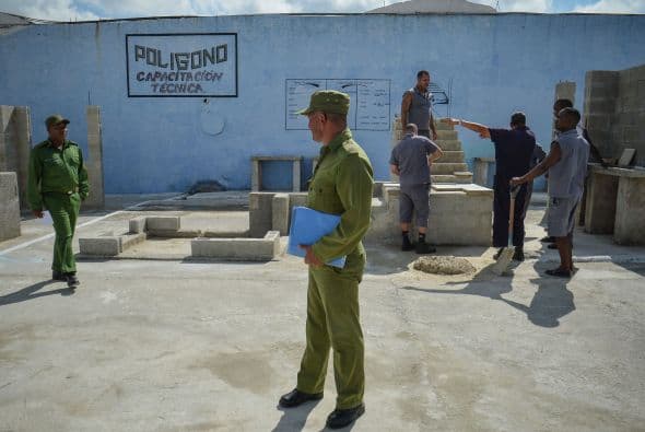 Afirmaron que éste se basa en "principios humanísticos" y que es prioritaria la reinserción social de los reclusos mediante el trabajo, los programas educativos y la capacitación laboral.