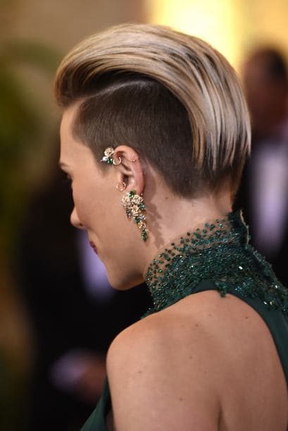 Dos actrices que se arriesgaron con sus cortes y peinados fueron Scarlett Johanson y Cate Blanchett.