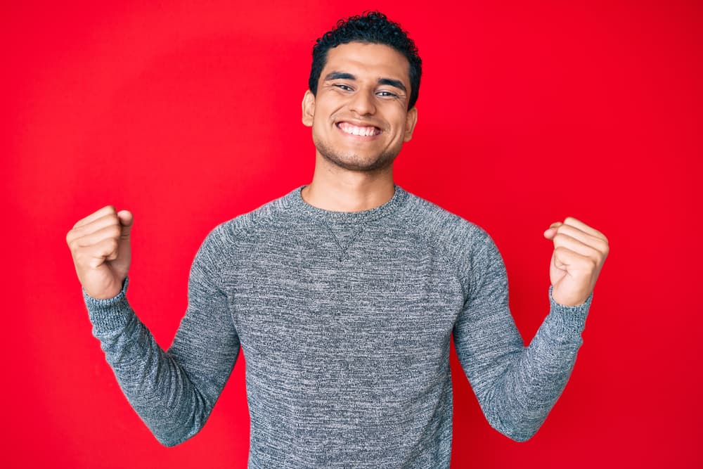 Es el signo de los triunfadores, de los artistas, de los creadores, todos aquellos que saben que simplemente estando ahí todos le siguen. Es un tránsito brillante.