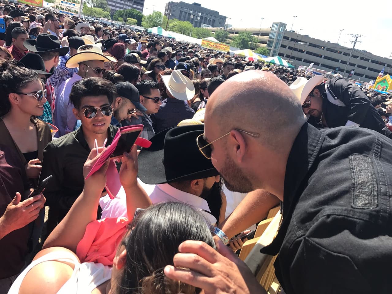 Para Raúl 'El Pelón', Carla Medrano y El Feo será muy difícil borrar de sus mentes lo vivido en la ciudad de los vientos después de este gran evento al lado de La Arrolladora Banda El Limón, Gerardo Ortiz, Calibre 50 y más.