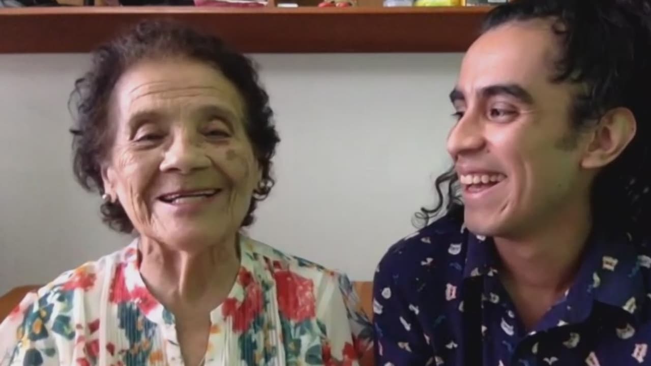 "Atrévete", una abuelita se hace viral dando consejos en TikTok