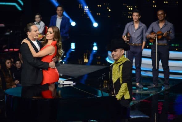 ¿Espinoza o Cristian? Ambos cantantes trataron de explicar cómo se seduce a una dama y dieron tremenda clase de consejos, los cuales aplicaron con la bella Galilea Montijo.