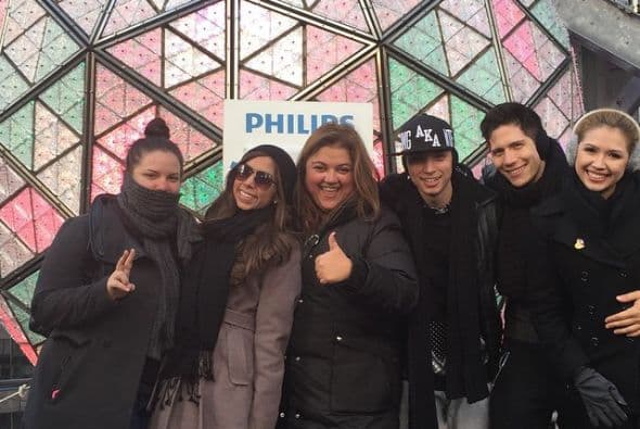 Trabajando o en casa con familia y amigos, los famosos de Univision se la pasaron de lo mejor despidiendo el 2014. ¡A celebrar, como debe ser!