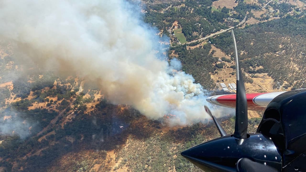 Incendio obliga a ordenar evacuaciones en condado de Nevada