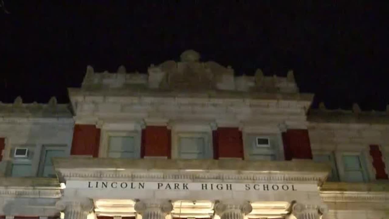 CPS y estudiantes de una escuela discuten un presunto caso de conducta sexual inapropiada