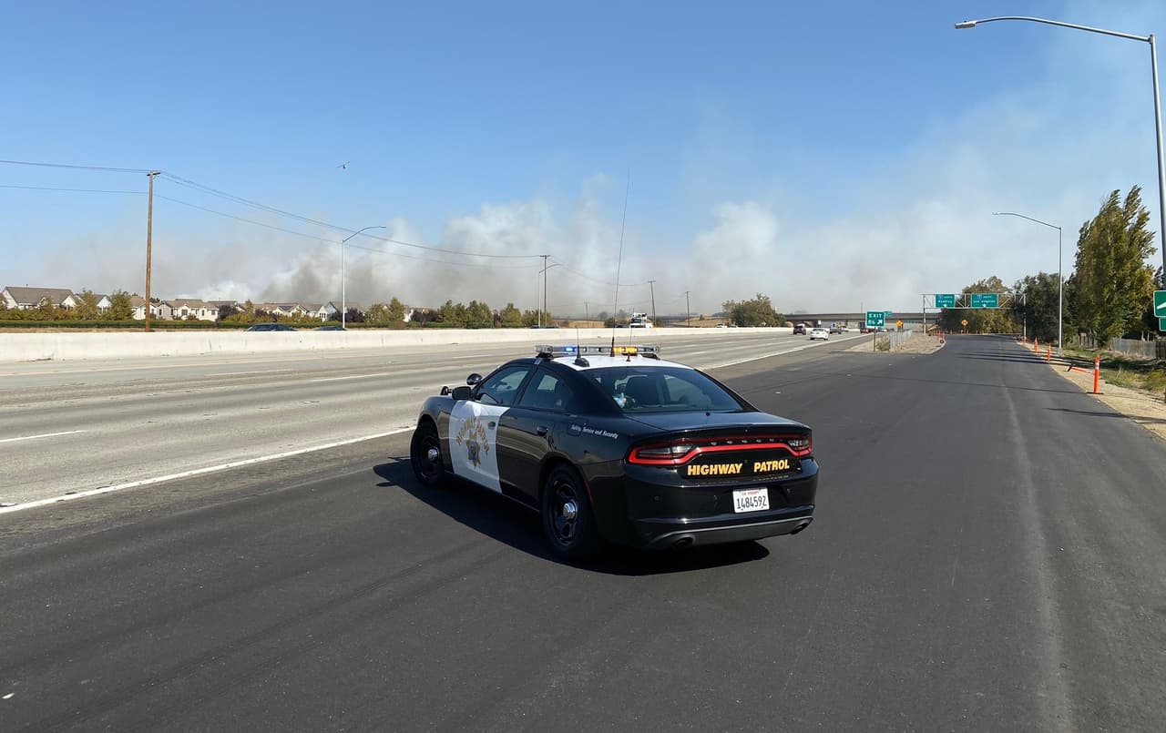 Fuertes vientos, cortes de energía impactan el área de Sacramento
