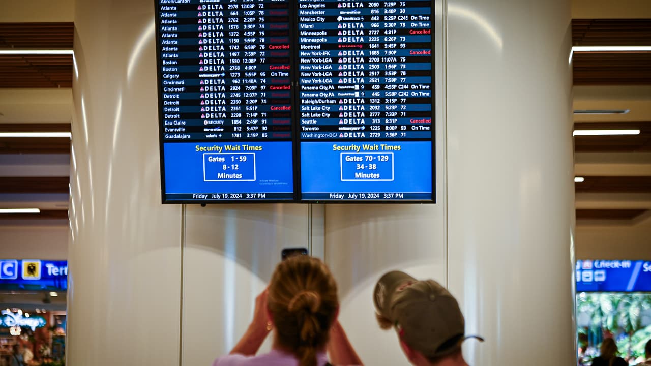 El paso de Debby deja más de 200 vuelos cancelados en el Aeropuerto Internacional de Orlando