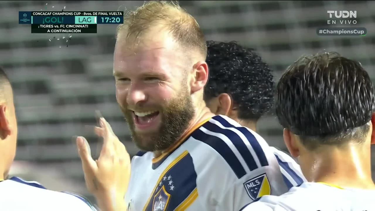 ¡Gool del Galaxy! En cobro de tiro de esquina, Klauss impacta de cabeza