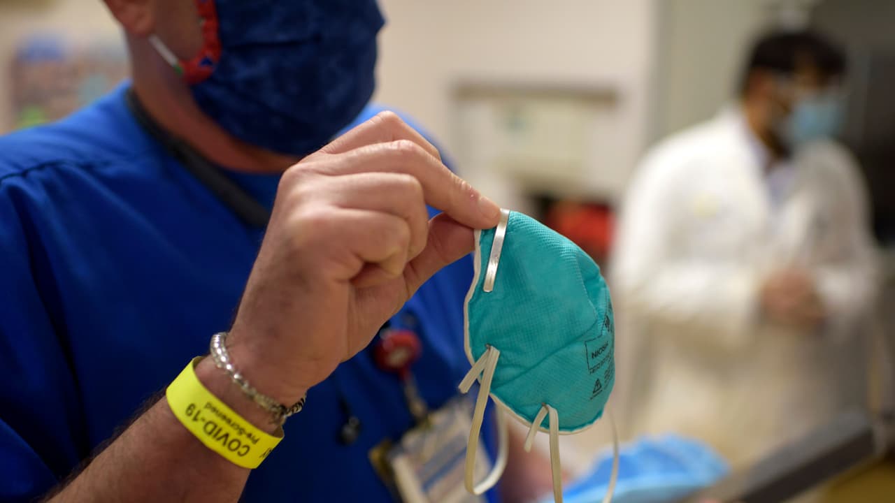 "Por favor, continúen usando sus mascarillas": el pedido de un experto para evitar empeorar la crisis del coronavirus