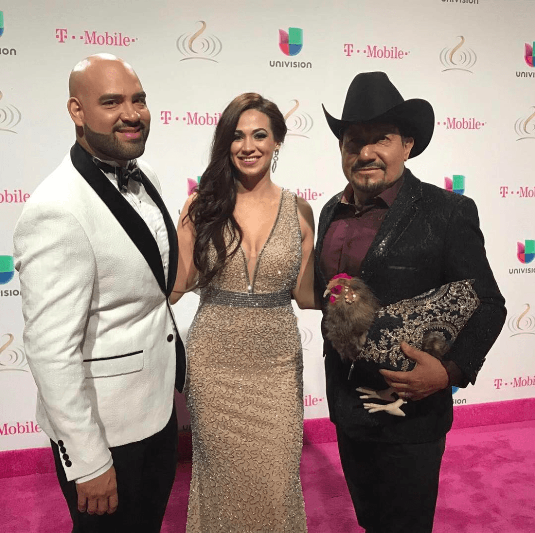 Luego, fue momento para vestirse de gala y asisir a su primer Premio Lo Nuestro, hablamos del año 2017.