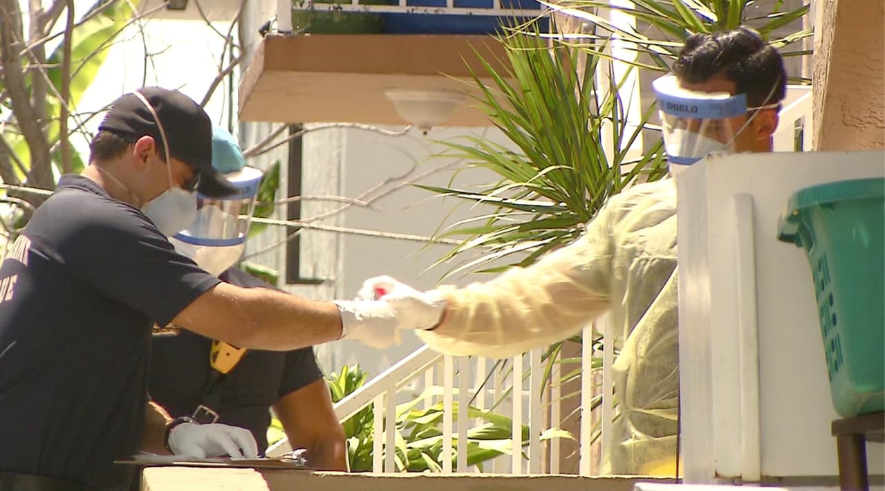 Así arriesgan sus vidas luchando contra el coronavirus los bomberos y rescatistas de Miami-Dade