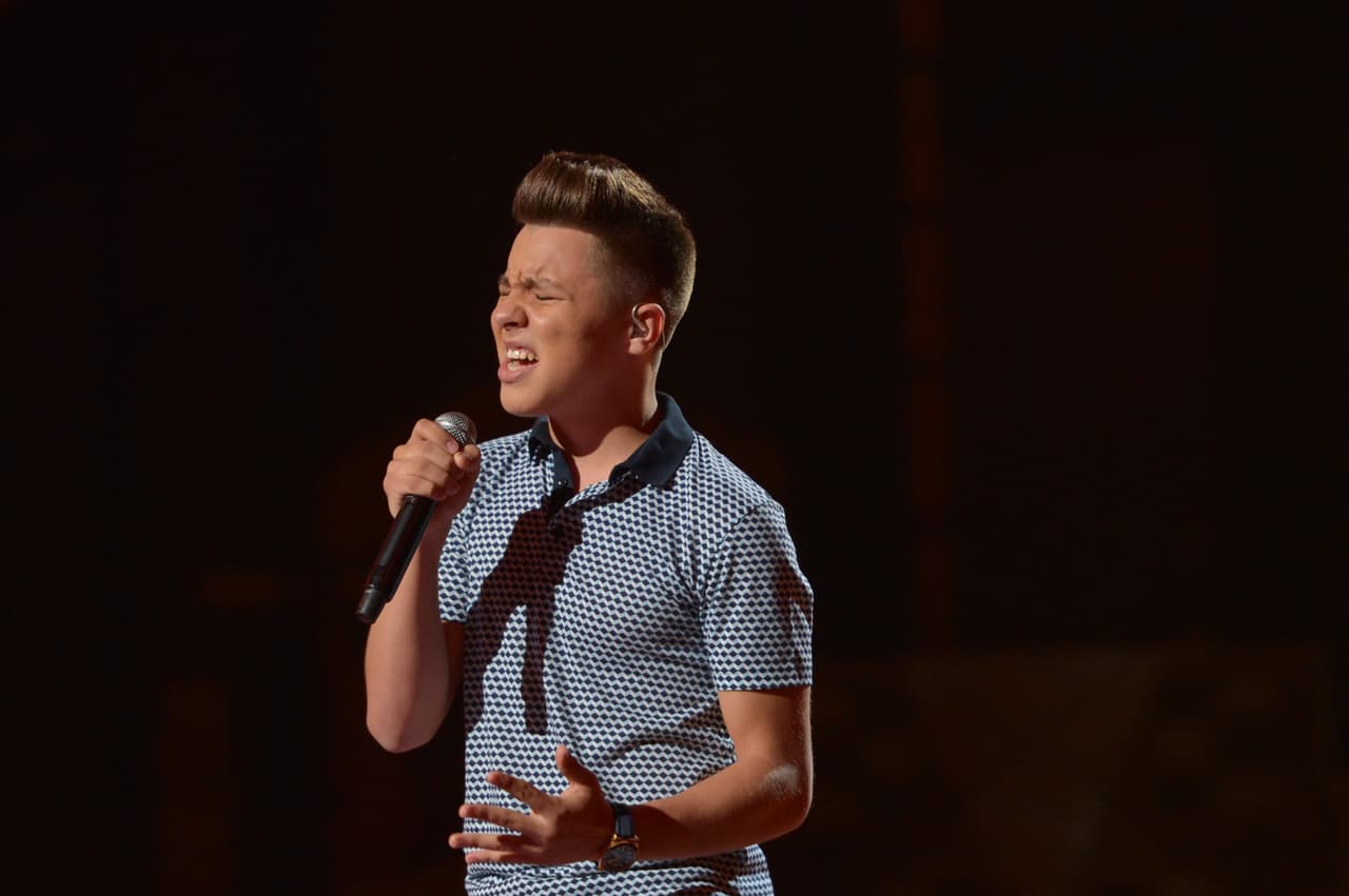 Intensidad y sentimiento fueron claves en la previa presentación del cantante.