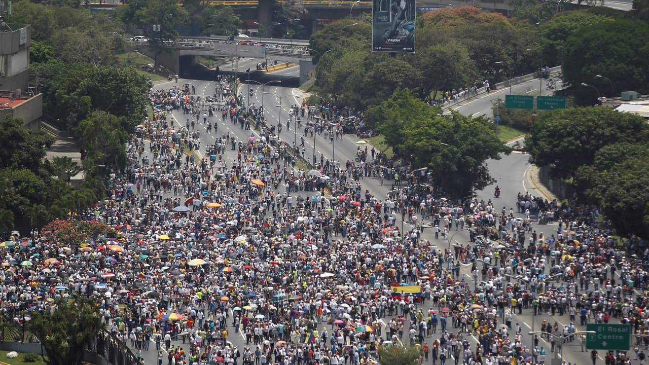 Tres muertos en nueva jornada de protestas este lunes en Venezuela