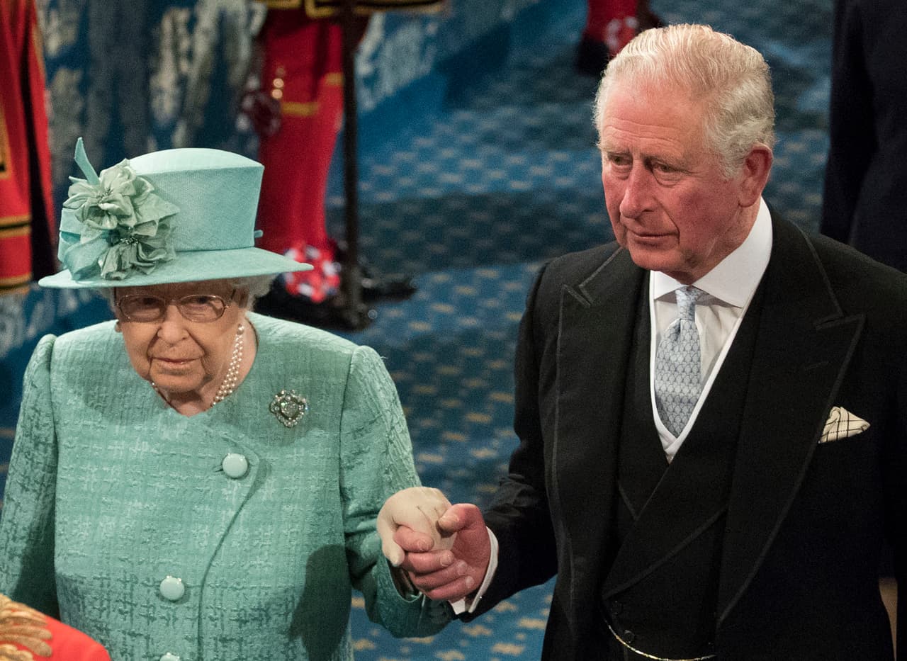 Estuvo acompañada durante gran parte del evento por su primogénito el 
<b><a href="https://www.univision.com/temas/principe-carlos-de-inglaterra">príncipe Carlos</a>.</b>
<br>