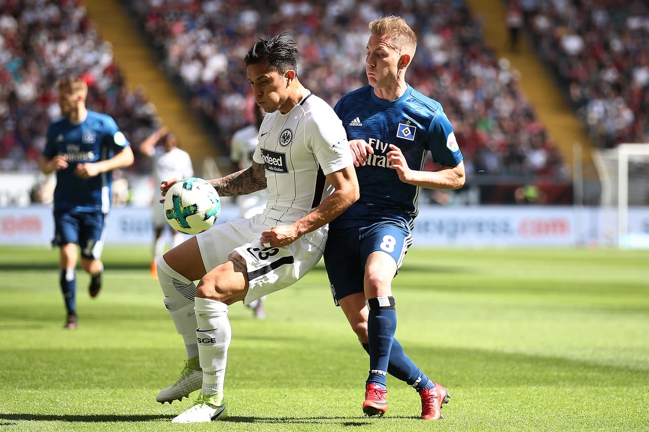 En fotos: Eintracht Frankfurt ganó con Salcedo y se acercó a zona de torneos continentales
