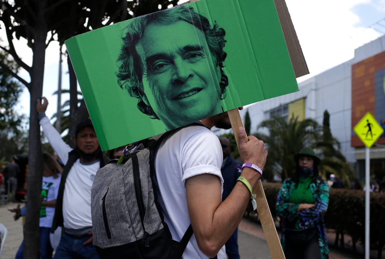 Las votaciones en el exterior, donde hay más de 970,000 colombianos habilitados para sufragar, comenzaron este domingo.