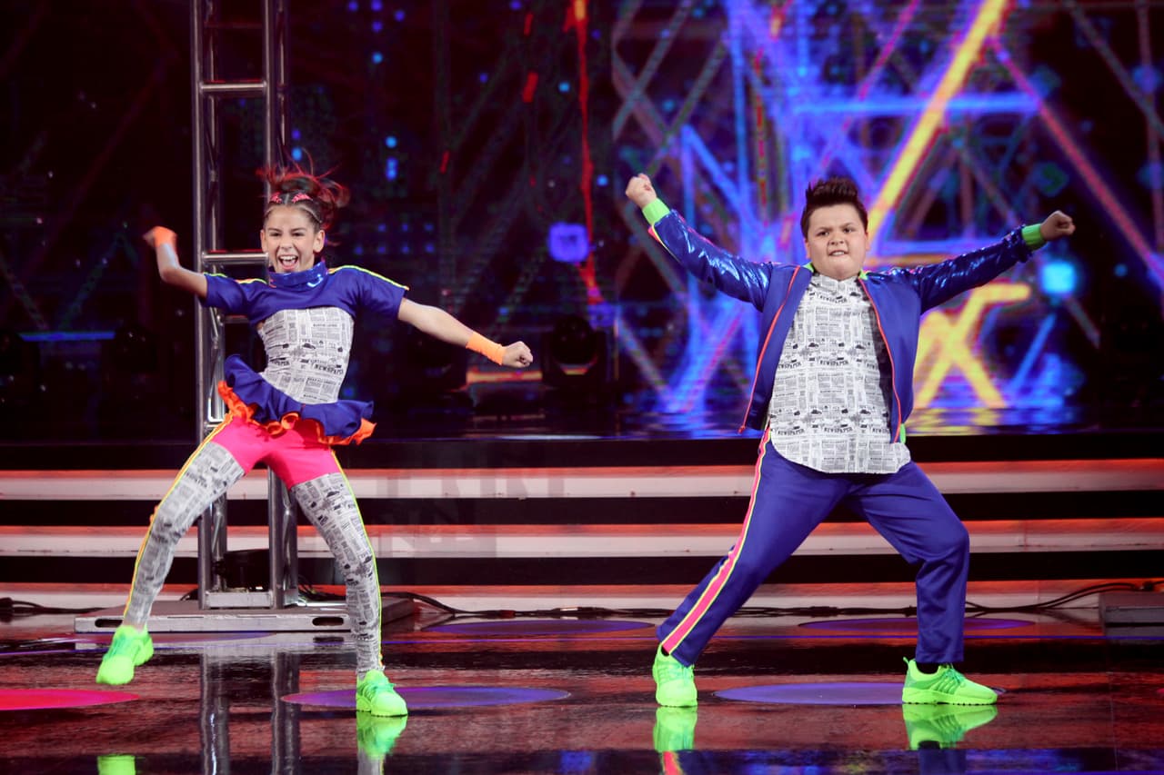 Además de la manera en que ambos han llegado al corazón de Miguel Bosé, primero Ramón bailando solo 'Torero' y luego ambos ejecutando un paso doble que hizo el juez Miguel Bosé recordara a su padre, los casi adolescentes han logrado que los jueces se pongan de pie en varias ocasiones.