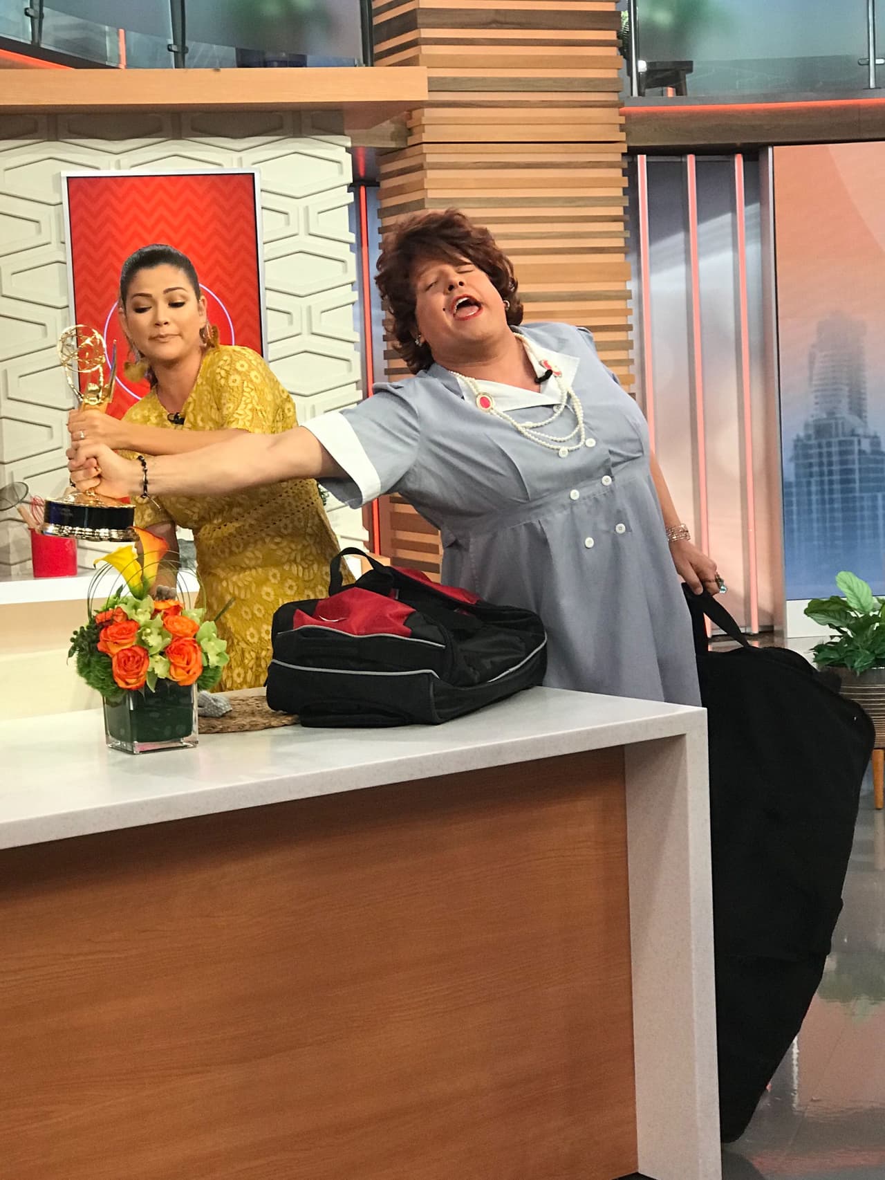 A pesar de ello, su idea de alcanzarlo siguió en pie y recogió sus pertenencias de Despierta América, entre ellas uno de los Emmys que ganó el show, pero Ana Patricia la detuvo.