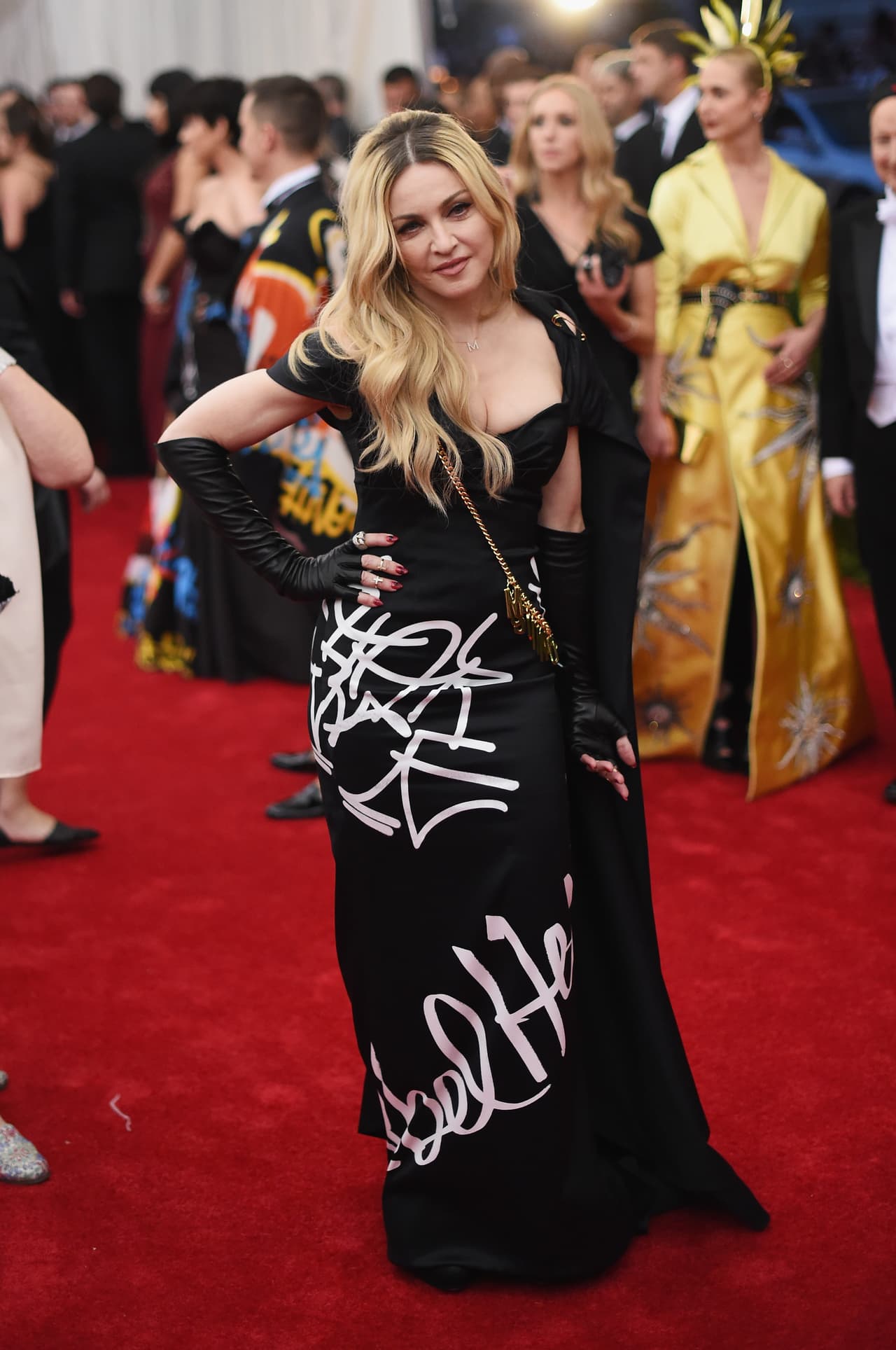 Últimamente a las alfombras que asiste Madonna, ha llegado con algunos modelitos que nos han hecho analizarla de pies a cabeza.