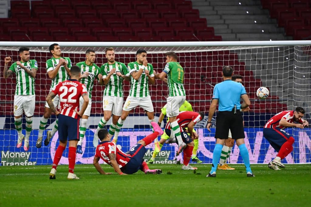 Atlético de Madrid vence al Betis en La Liga | Con goles de Llorente y Suárez, los colchoneros despacharon 2-0 a los de Pellegrini; Héctor Herrera ingresó al 46’.