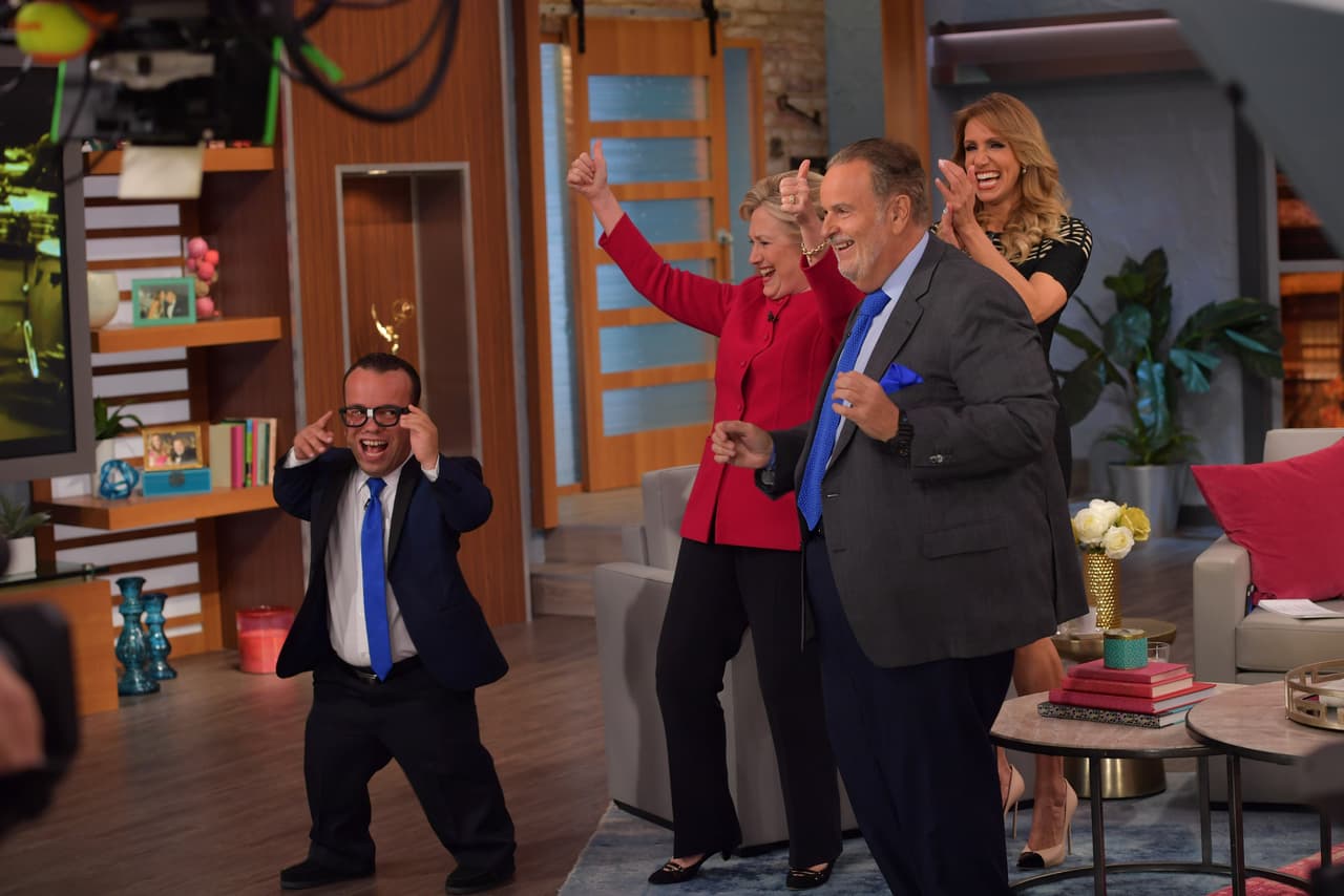 Hillary Clinton hasta se animó a bailar un poco de salsa.