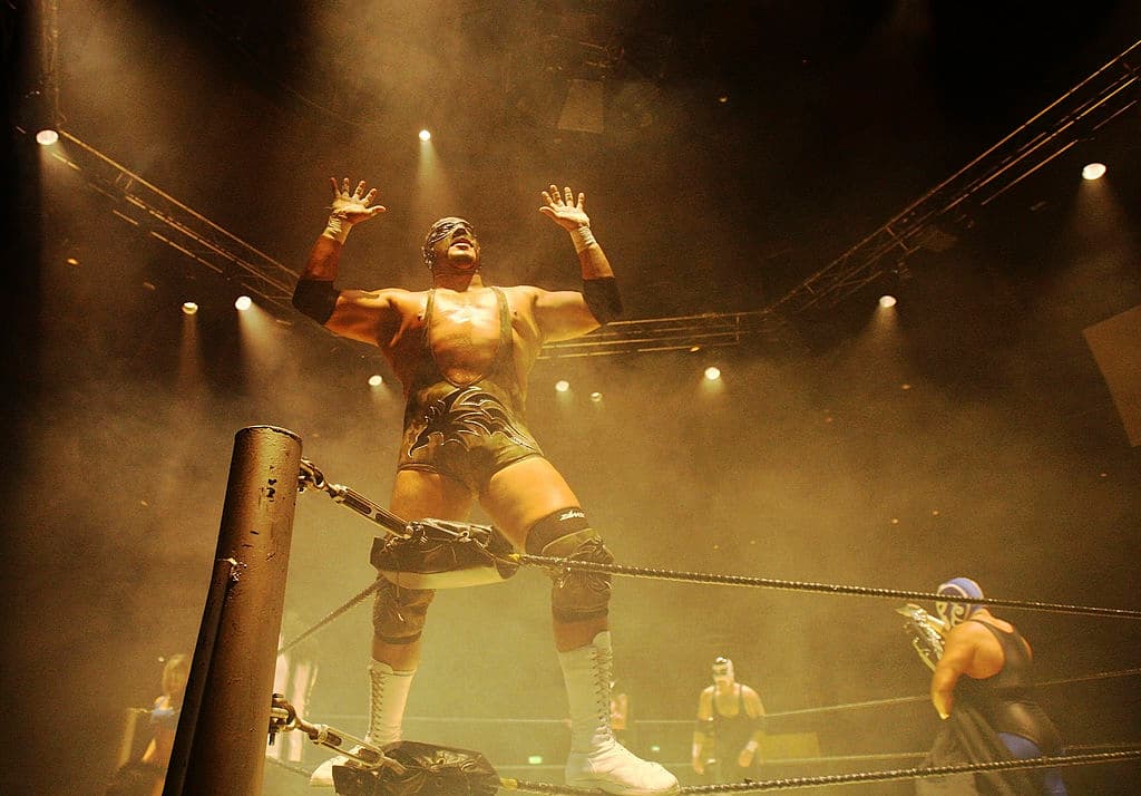 Juventud Guerrera celebró su victoria y fue cuando, finalmente, el referí se acercó y pidió ayuda.