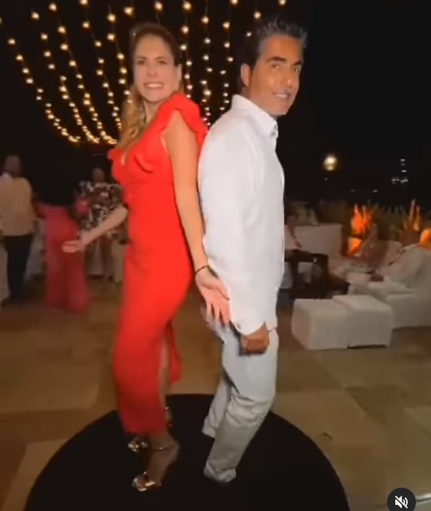 Ahora, tres días después de esa imagen, Araiza confirmó la ruptura con la actriz de 
<b>La Desalmada</b>: "Sí, 'Mara' y yo
<b> rompimos, me duele decirlo</b>", reveló a TVNotas. 
<br>