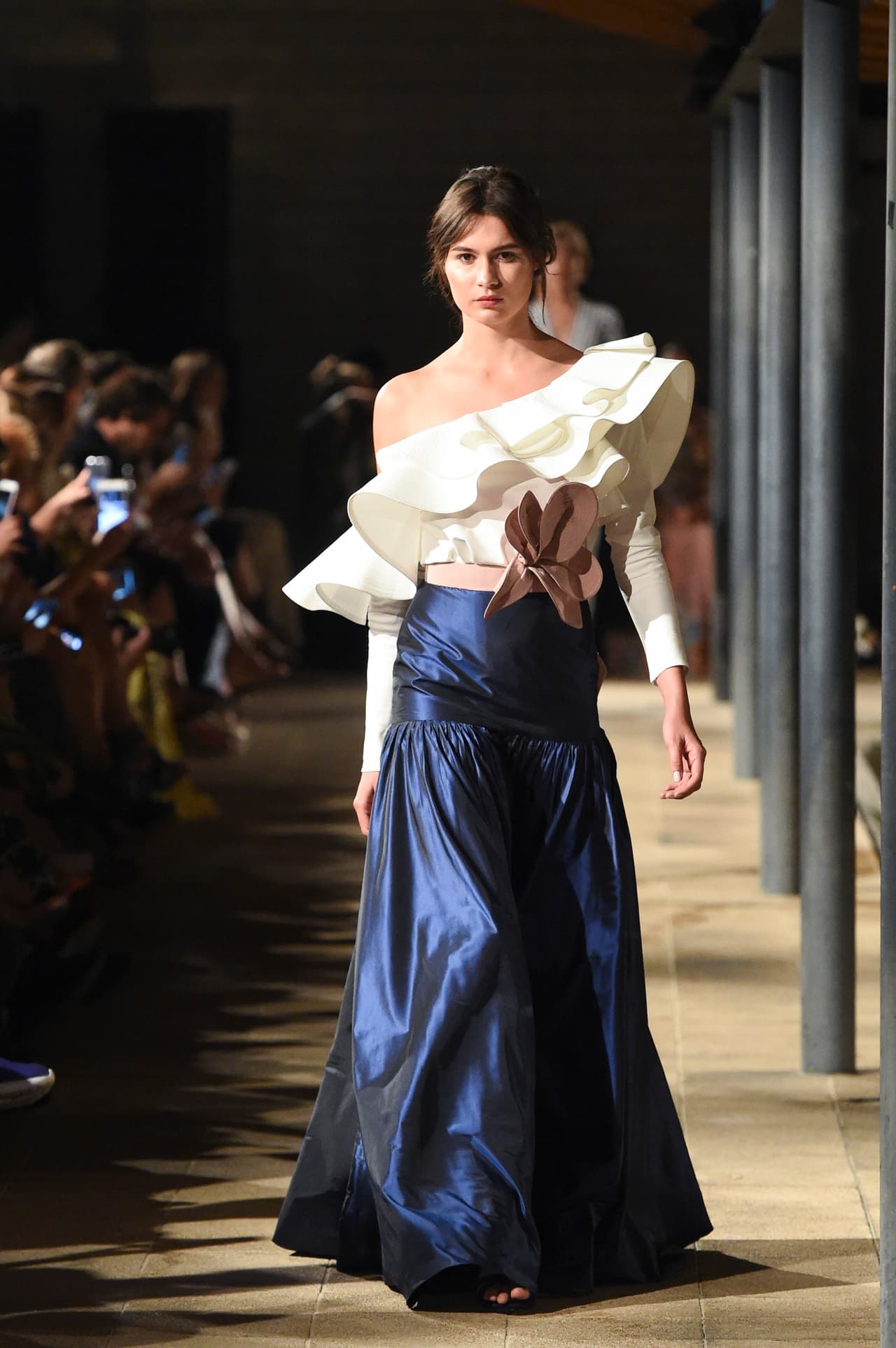 Mientras el bolero sea más dramático y si puede alardear de una fina tela y bordados, más exuberancia y elegancia ganará esta tendencia que va muy bien con mangas largas.