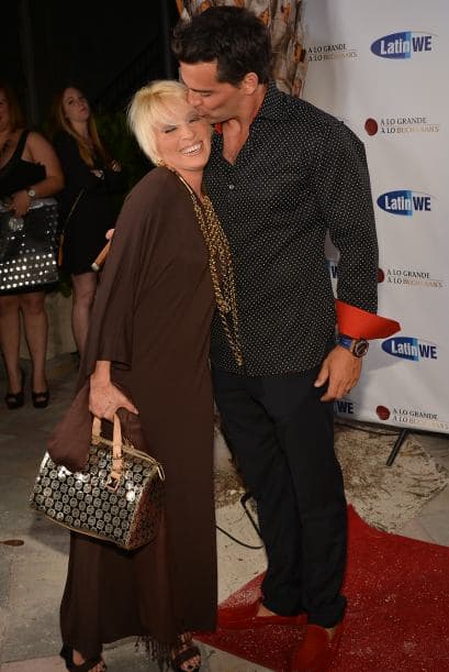 El actor chileno, Cristian de la Fuente, celebró por todo lo alto su cumpleaños número 40 en la ciudad de Miami. Amigos y colegas se dieron cita para celebrar a Cristian a lo grande.