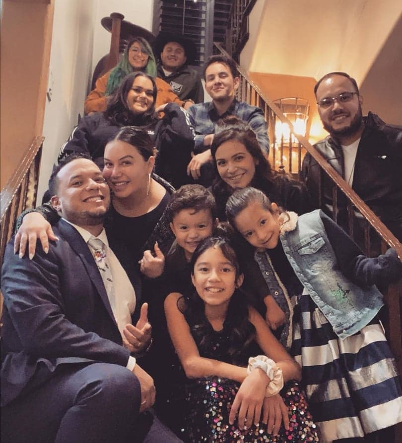 "Ella igual tiene muchos proyectos, poco a poco, yo creo que unos 
<b>dos años más</b>", adelantó el exponente de regional mexicano al citado show.