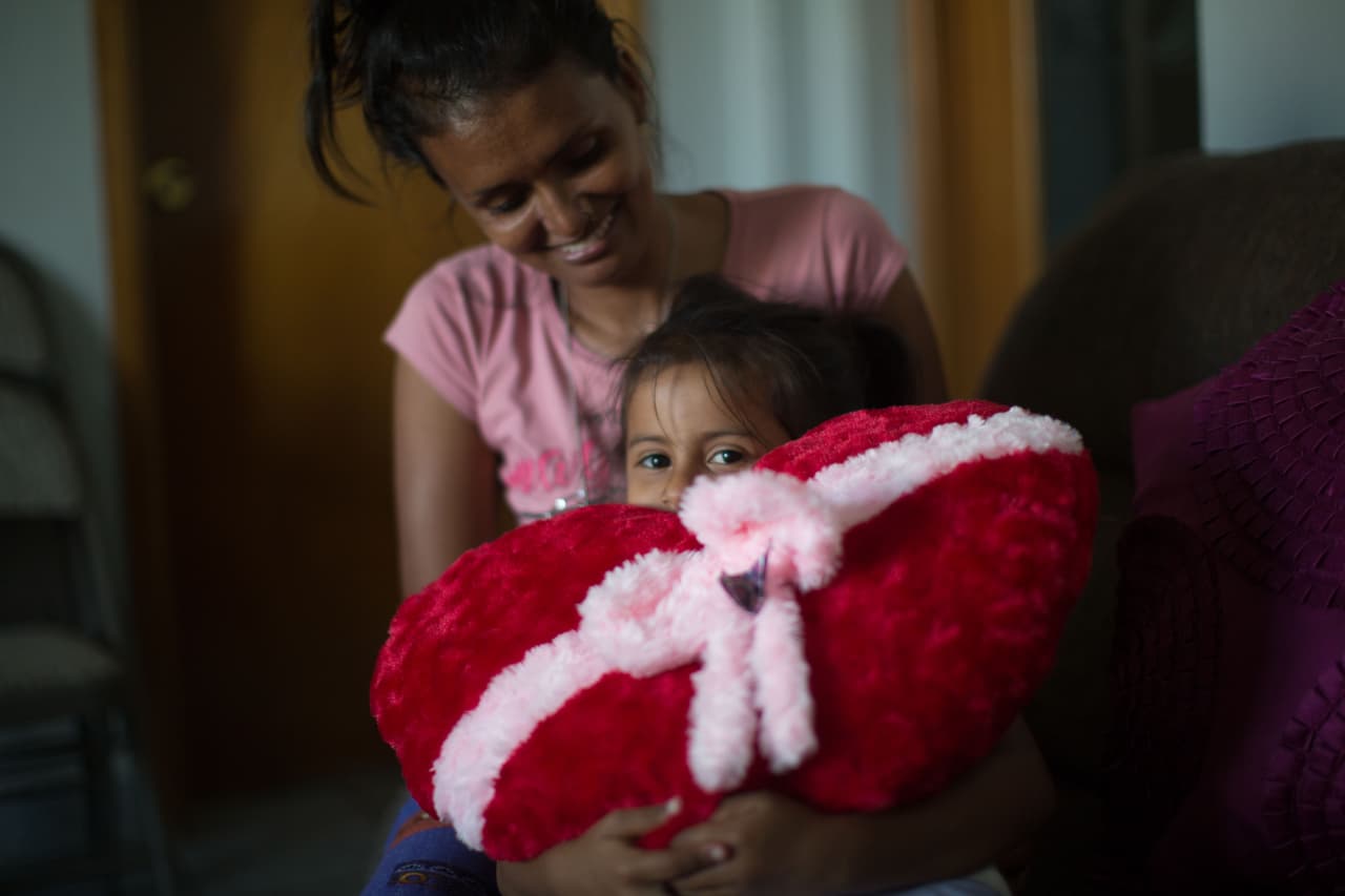 "A mi me gusta Honduras, allá tengo mis juguetes", dice Valeria Figueroa, de 6 años, quien le pide a diario a su madre que se regresen a casa.