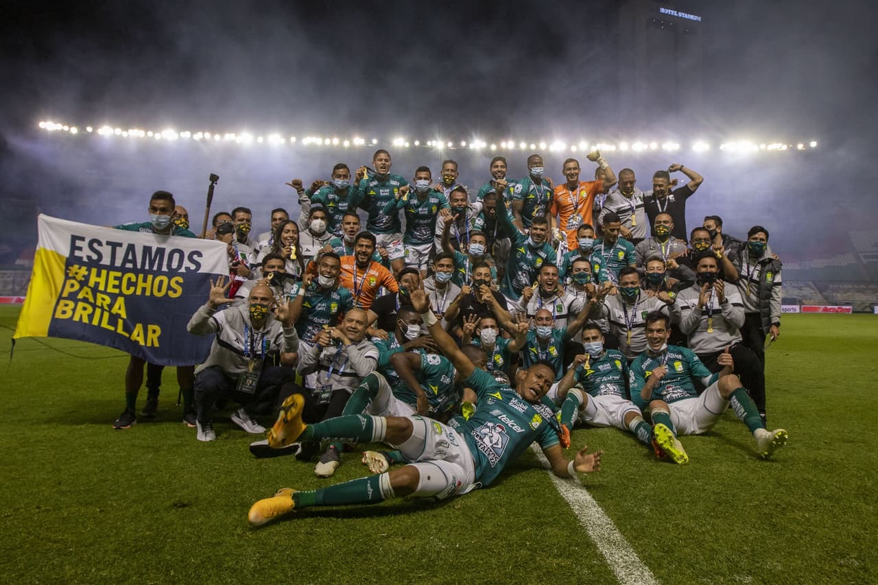 Así celebra León su nuevo campeonato del futbol mexicano en el estadio Nou Camp.