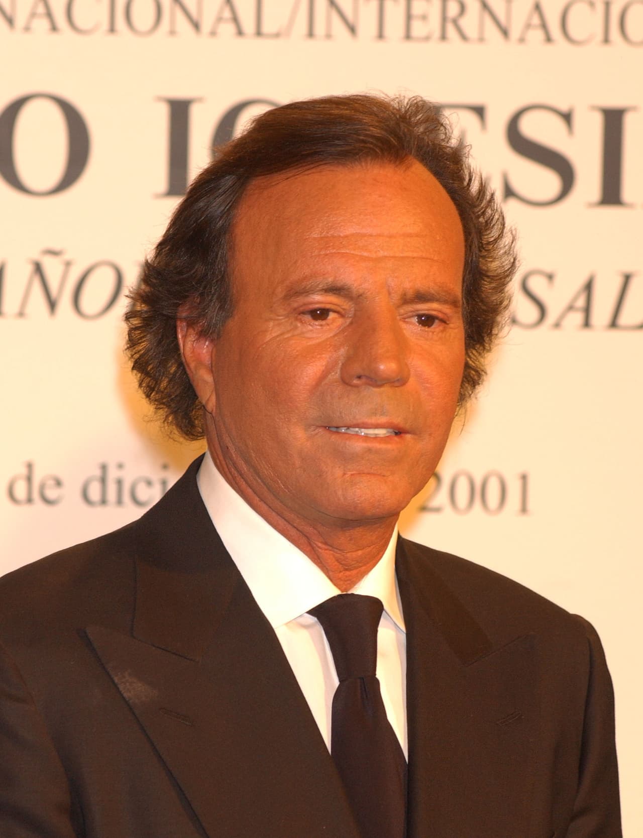 Sin embargo, 
<b><a href="https://www.youtube.com/watch?v=j4dBZ1KAjkw" target="_blank">Iglesias apeló la decisión</a></b> y en mayo pasado, la Sección 10 de la Audiencia Provincial de la misma ciudad concluyó que la demanda de paternidad no procedía por tratarse de un caso que ya se había juzgado en la década de 1990. 
<br>