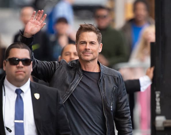 “El futuro rey de su país (el príncipe William) dejó que se le cayera el pelo, así es cuando digo que los británicos dejan la vara muy baja”, dijo Lowe sobre la vanidad.