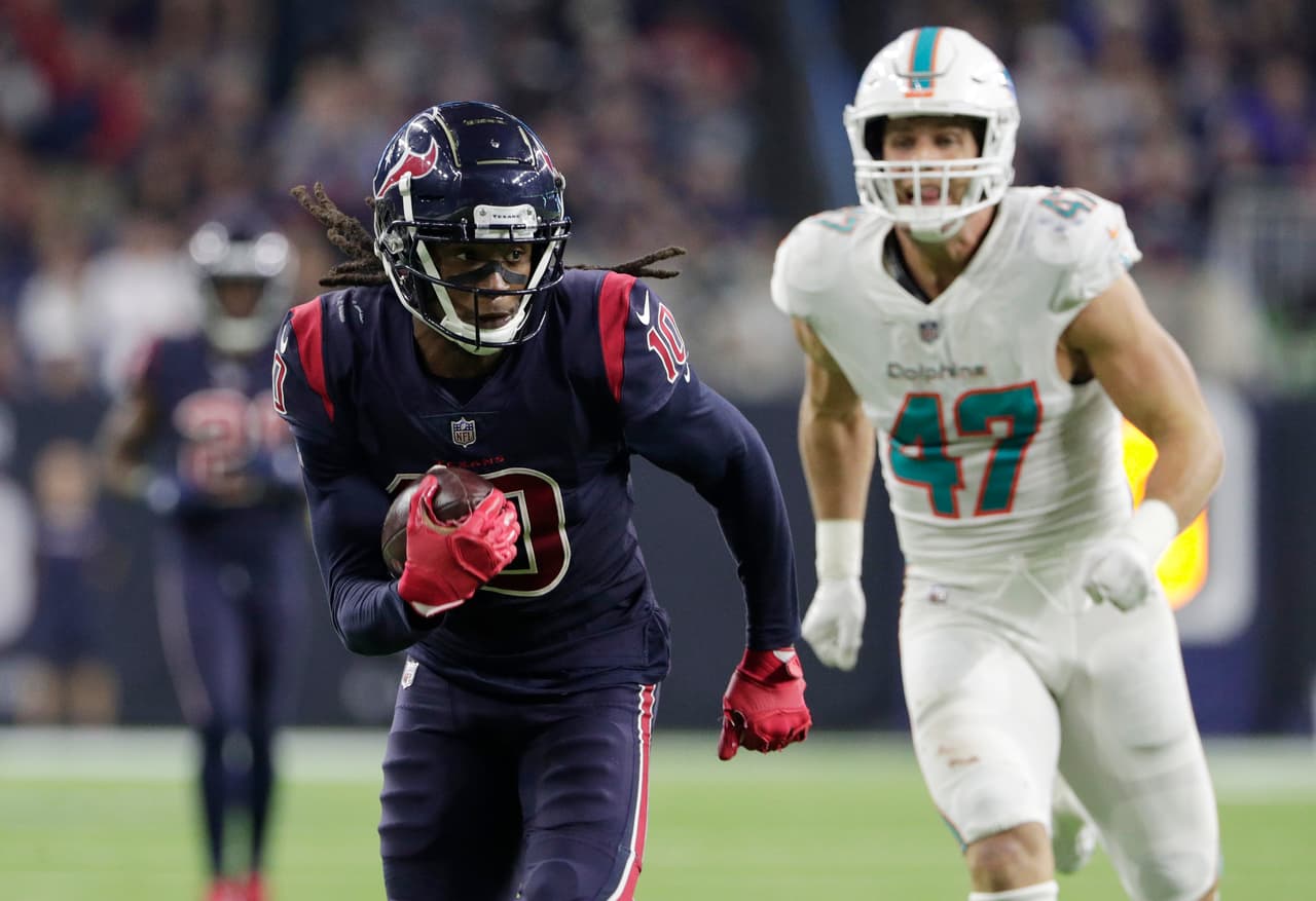 DeAndre Hopkins capturó un envío de Watson y lo convirtió en touchdown, un pase de 49 yardas que ya puso demasiada tierra de por medio, con el marcador 35-20.