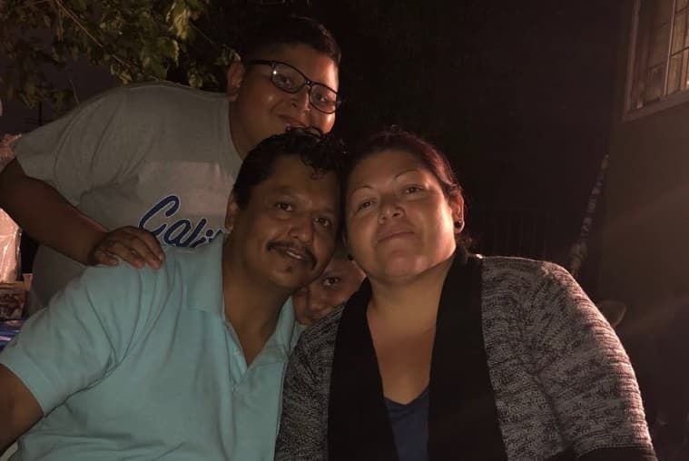 Juan Aquino Guzmán, su esposa y sus dos hijos. Arriba aparece su hijo autista Juan Pablo, de 12 años.