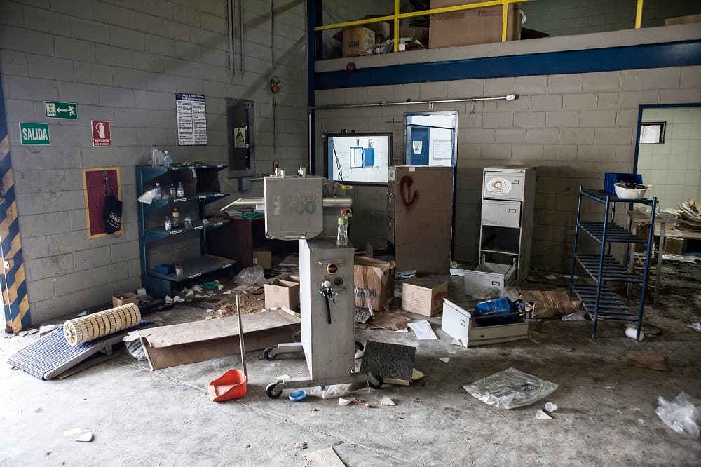 En el saqueo a la Productora Amadio no solo fueron robados alimentos. Quienes saquearon se llevaron equipos completos, repuestos, todo tipo de herramientas. También fueron desvalijadas todas las oficinas de esta empresa.