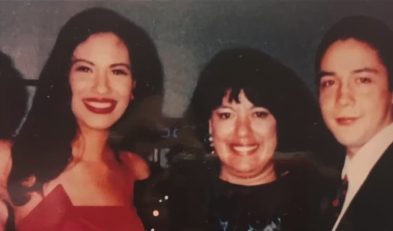 Julie Ramírez, quien reside en Corpus Christi, Texas, contó al público de Despierta América cómo era trabajar con Selena. Durante la charla expresó que la moda era el sueño de la diva.
<br>