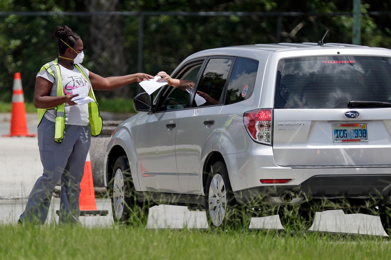 En los parques de Disney que reabrieron el sábado, se establecieron medidas para evitar la propagación del covid-19, tales como el distanciamiento y el uso de las mascarillas.