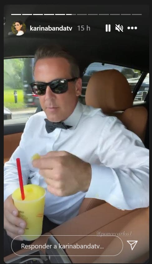 Mientras tanto, su marido, 
<b>Carlos Ponce</b>, lució un smoking con buen ajuste a su cuerpo. 
<br>