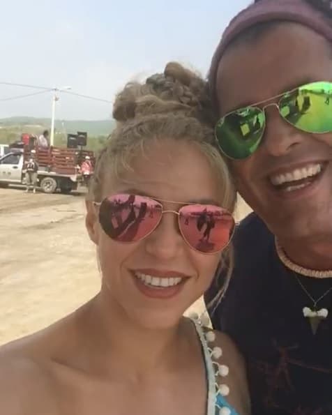 <b><span class="cms-h3-H3">DOS GRANDES DE COLOMBIA SE UNEN.</span></b>
<span class="cms-h3-H3"> </span> Hoy por hoy, tanto Shakira como Carlos Vives son dos grandes exponentes colombianos que han llevado en alto el nombre de su país a nivel internacional, sus compatriotas los adoran y verlos juntos cantando fue todo un regocijo.
