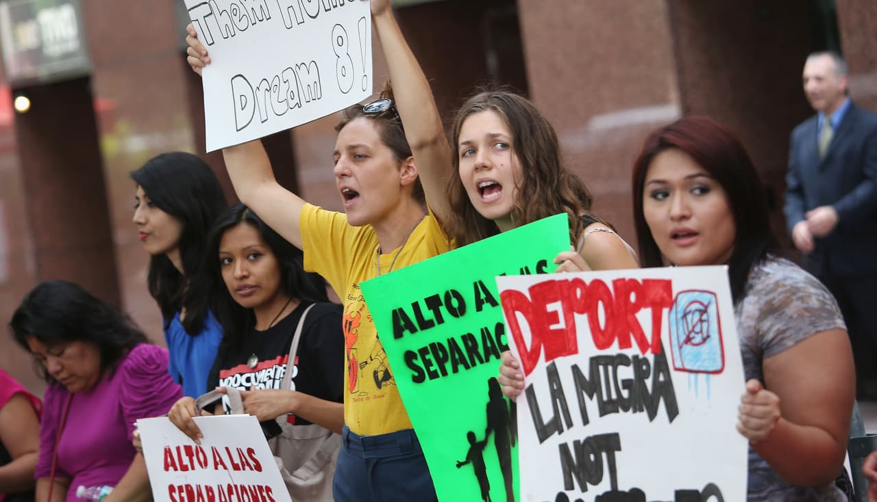 A nadie engaña el cínico juego de Steve Bannon con los dreamers 