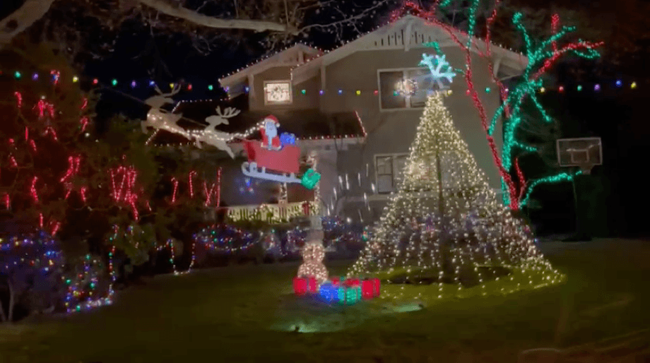 <h2 class="cms-H2-H2">2.- Luces de Navidad en Curtis Park</h2>
<br> 
<br>Si buscas miles de luces de Navidad, este barrio ubicado al sureste del centro de Sacramento es otra opción. En la calle Donner Way, muy cerca del largo Curtis Park encontrarás luces y hasta un pesebre.