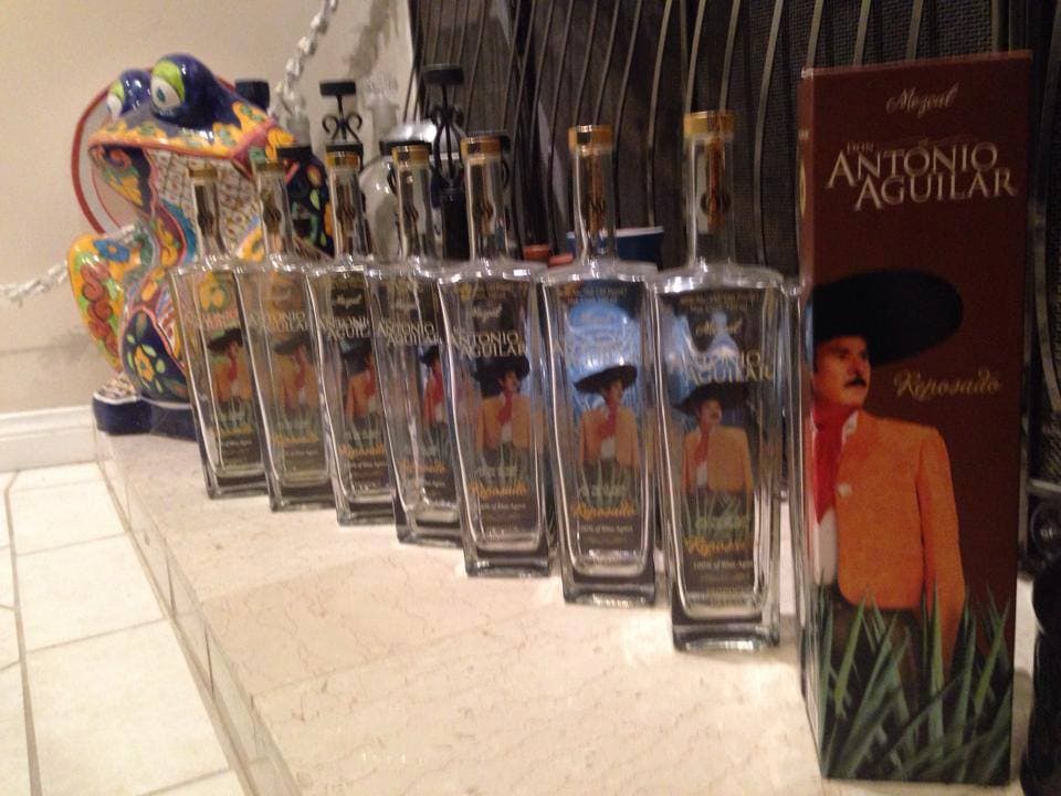 El 'Mezcal Antonio Aguilar' salió a la venta en el 2006 y pertenece a la familia de Mezcal Real de Jalpa.