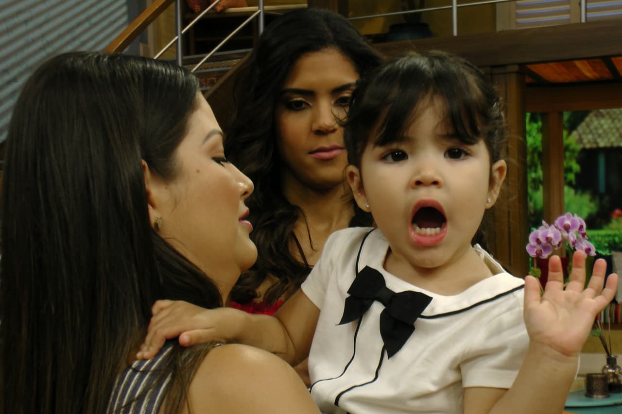 La pequeña se despidió de todos sus amigos de Despierta América. Eso de madrugar no es para bebés.